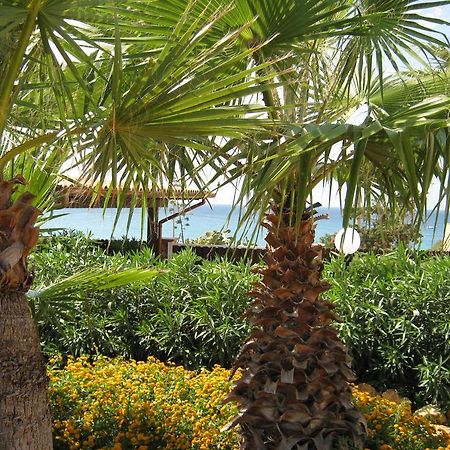 Villa Baia Di Cornino Кустоначи Стая снимка