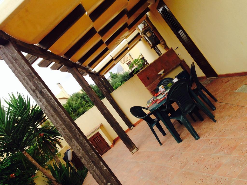 Villa Baia Di Cornino Кустоначи Стая снимка