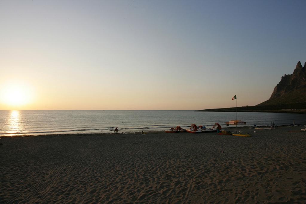 Villa Baia Di Cornino Кустоначи Стая снимка