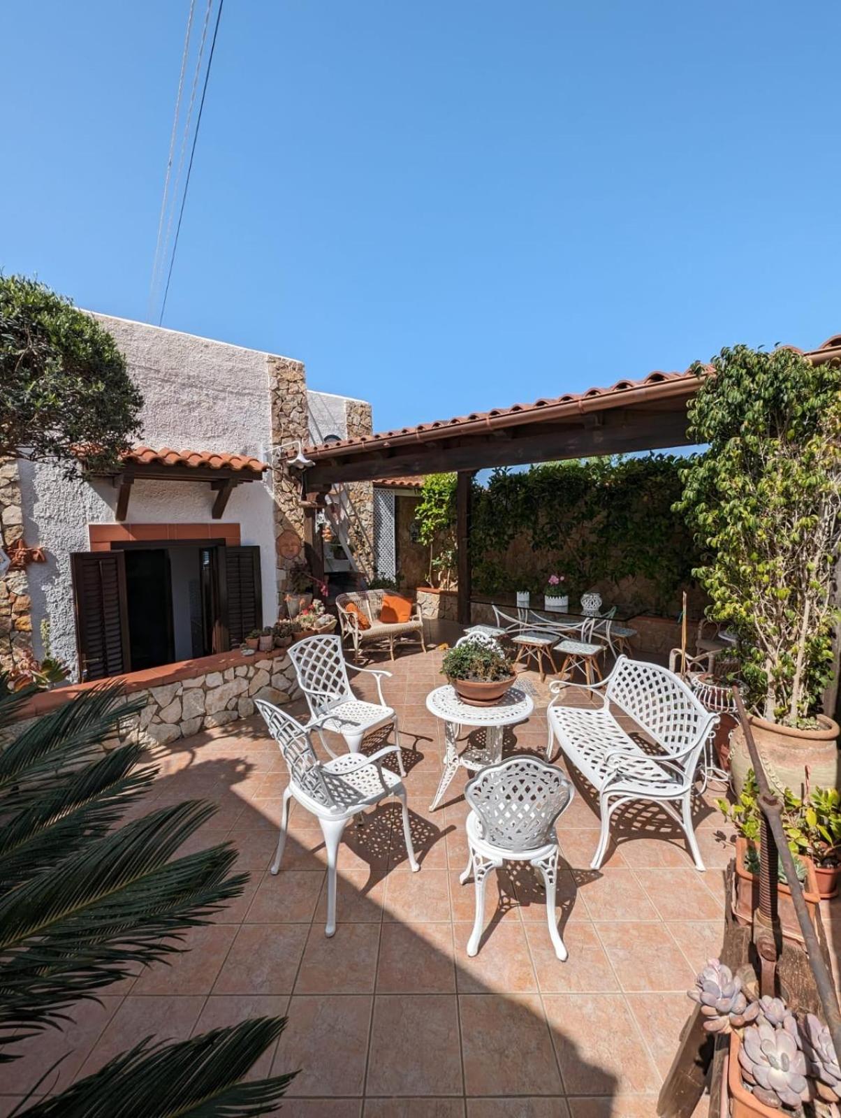 Villa Baia Di Cornino Кустоначи Екстериор снимка