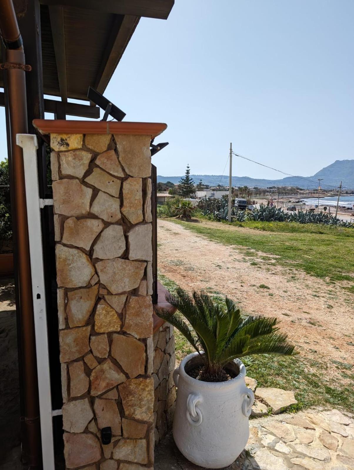 Villa Baia Di Cornino Кустоначи Екстериор снимка