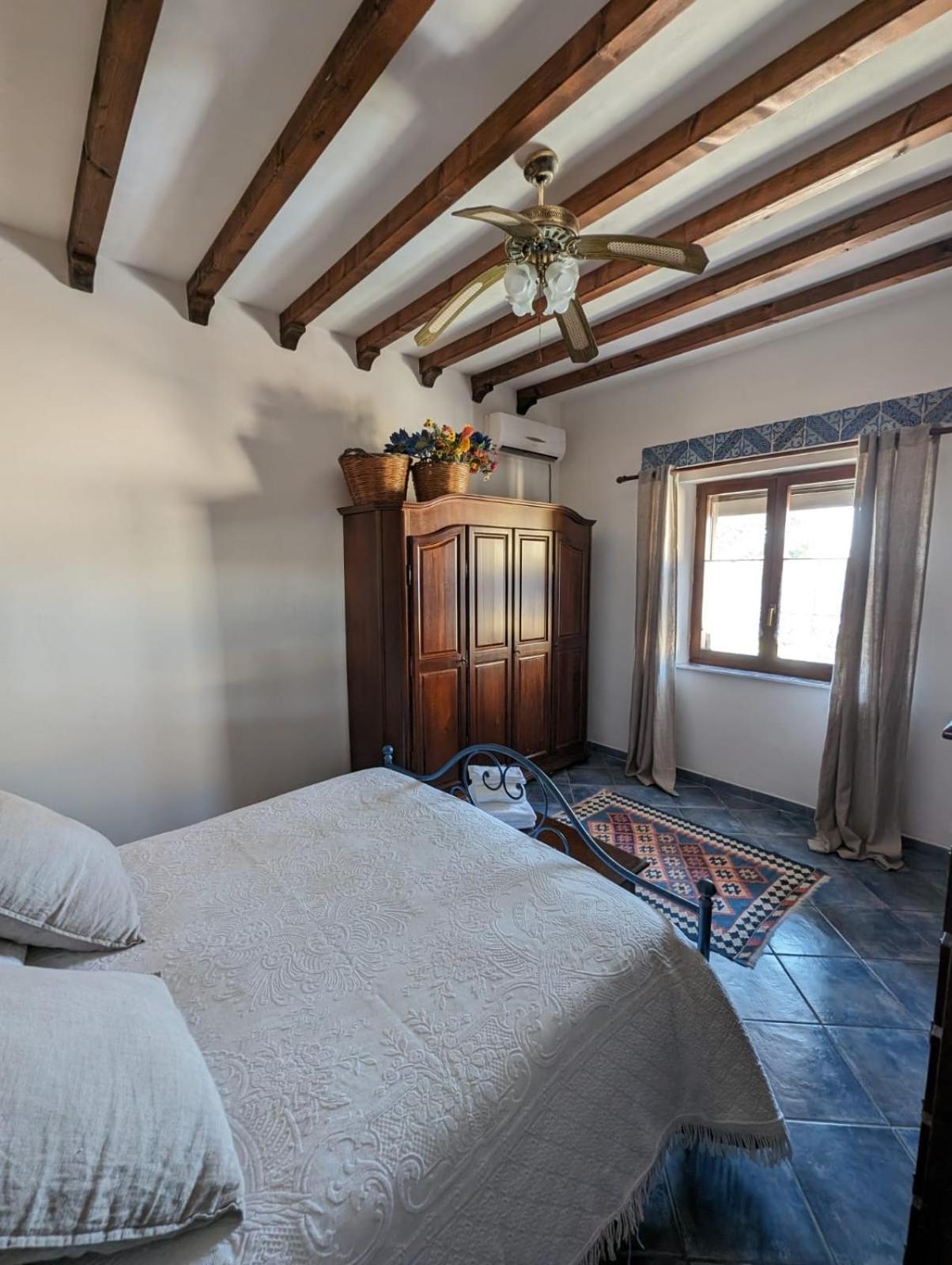 Villa Baia Di Cornino Кустоначи Екстериор снимка