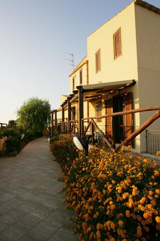 Villa Baia Di Cornino Кустоначи Стая снимка