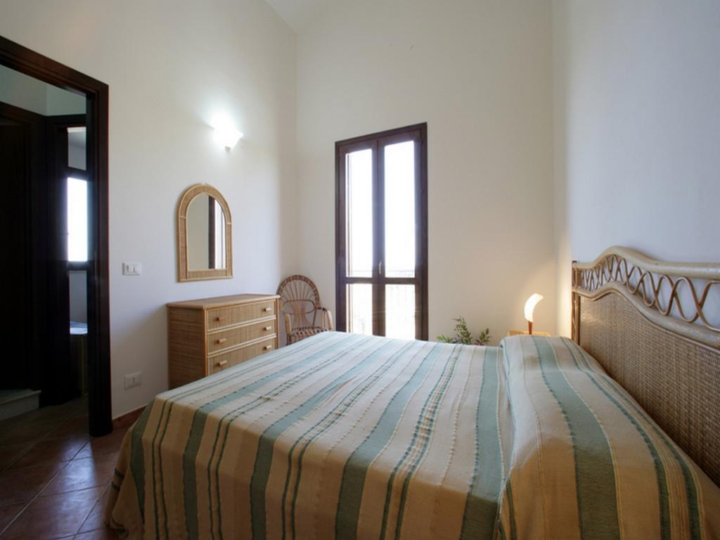 Villa Baia Di Cornino Кустоначи Стая снимка